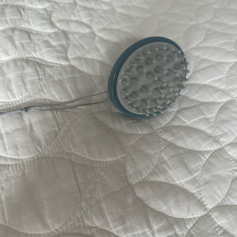 Briogeo Blue Scalp Massager